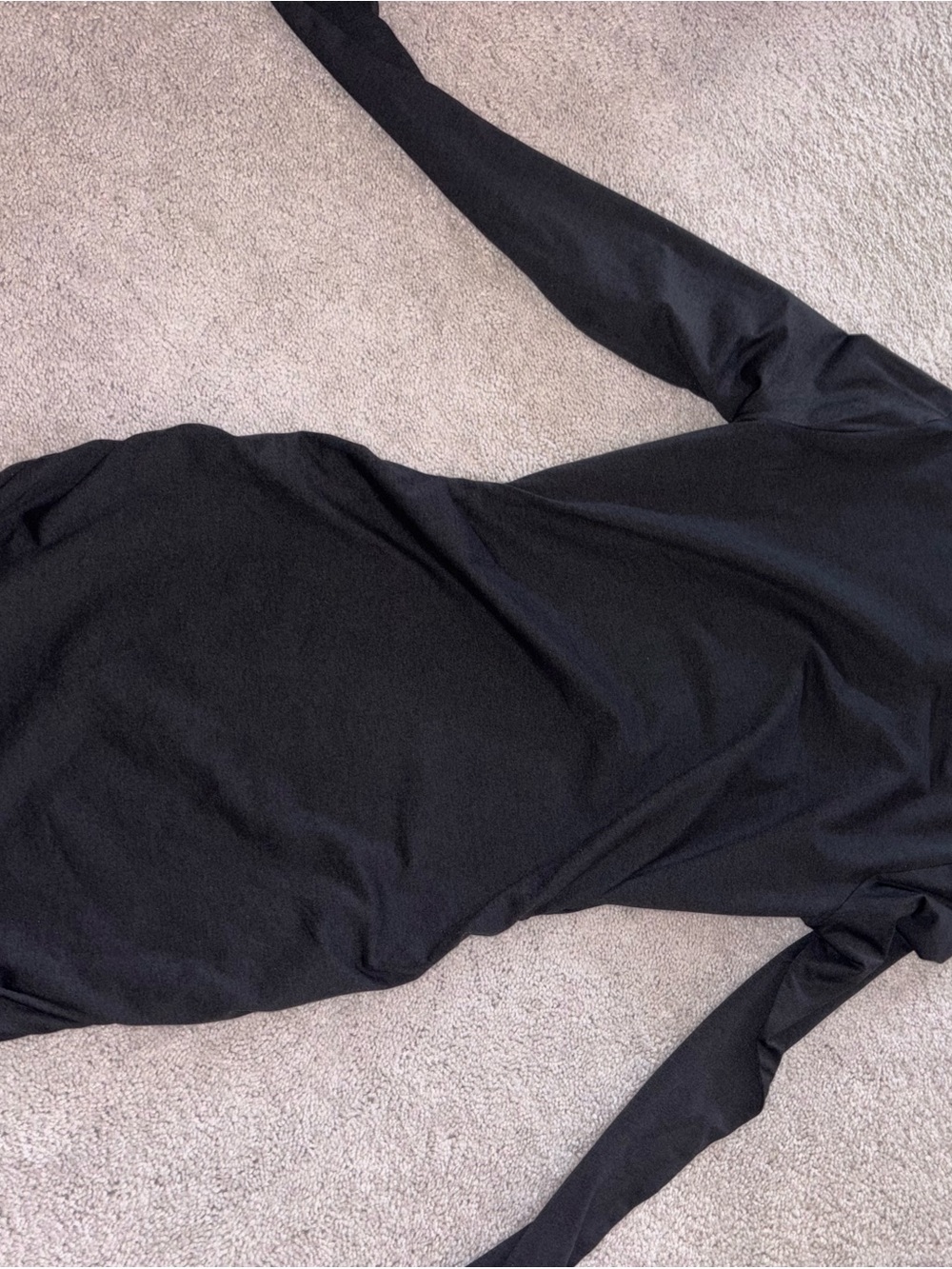 Vuori Halo Ruched Long Sleeve Dress | Black |
Size Large - Picture 4 of 4